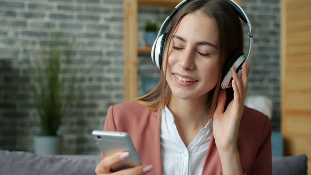 How to Build a Monthly Playlist for Your Music Blog