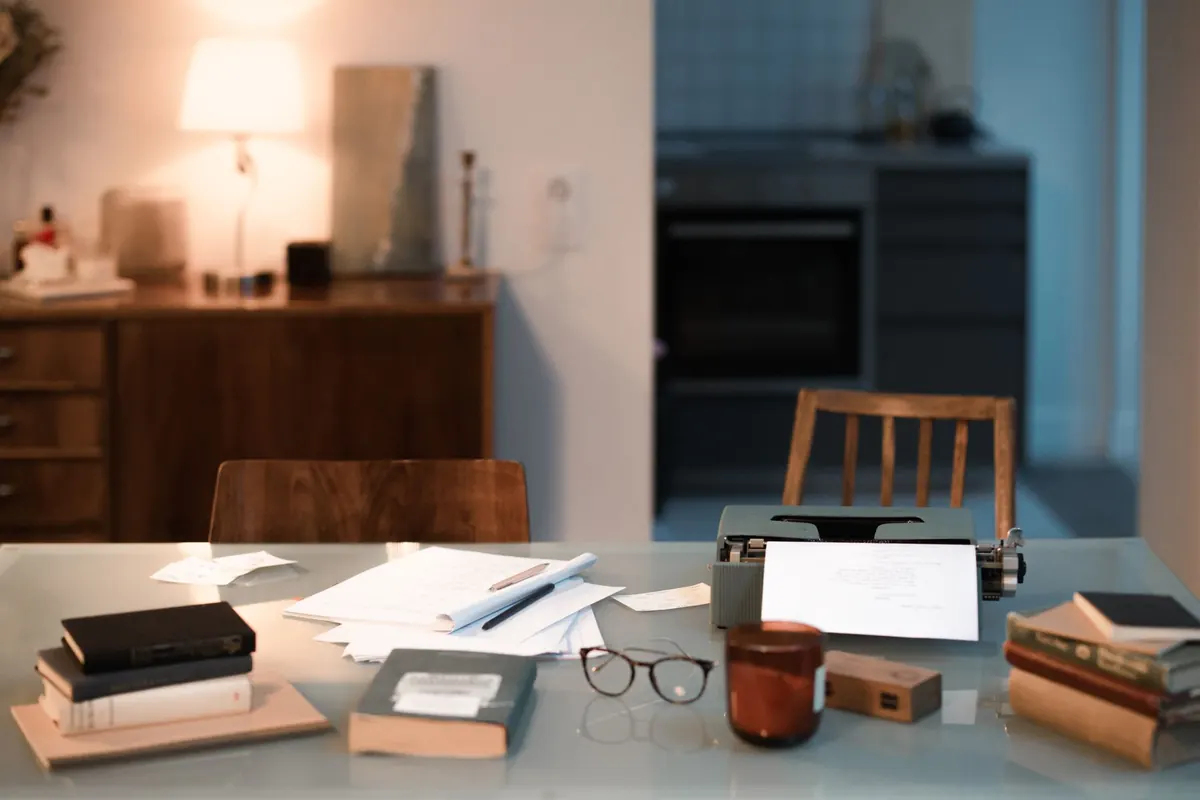 Reviewing Albums vs Reviewing Gigs: Key Differences for New Writers